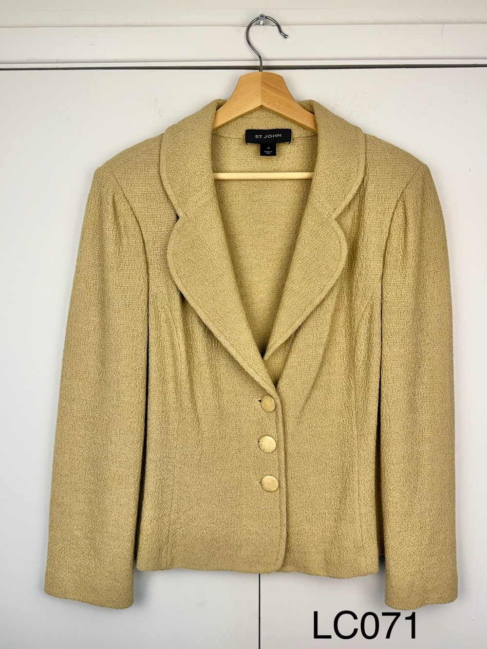 St. John Beige Textured Knit 3 Button Blazer Jacket Size 16 Made USA